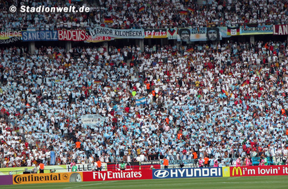 Erst im Elfmeterschießen setzt sich Deutschland im Berliner Olympiastadion gegen Argentinien durch.<br/>Bild: Stadionwelt