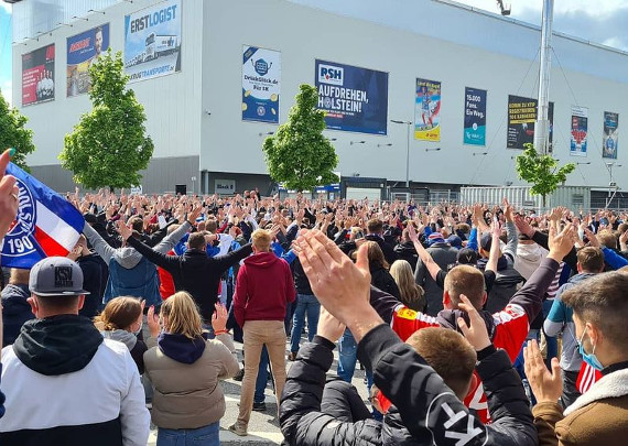 Fanaktionen im Aufstiegskampf der 2. Bundesliga
