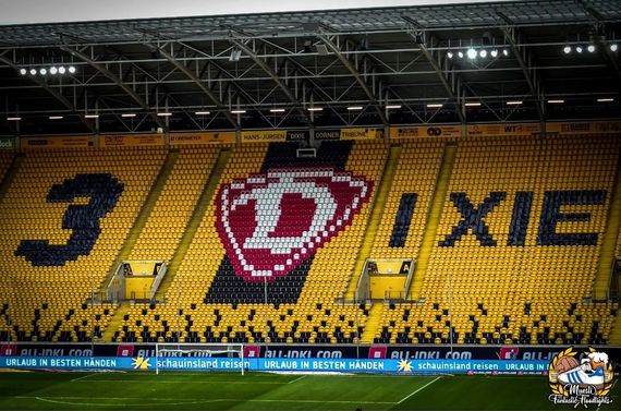 Dynamo Dresden - FC Hansa Rostock (06.02.2022) 1:4 Bild: <a href="https://www.instagram.com/muesli.fantasticfloodlights/?hl=de">muesli.fantasticfloodlights</a>