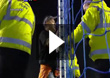 Video: Fan kettet sich an Torpfosten