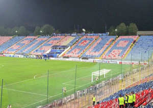 Steaua ändert Vereinsfarben, behält aber Name