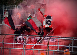 Pyroshow der SV Wehen Fans in Köln