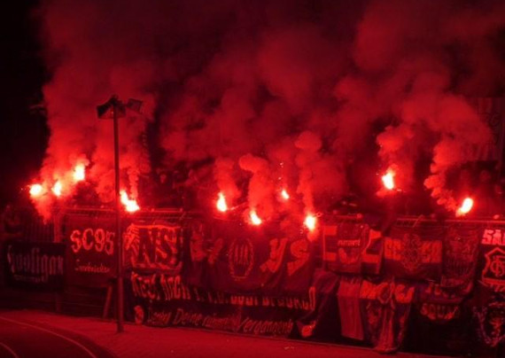 1. FC Saarbrücken-Fans mit Pyroaktionen in Ulm
