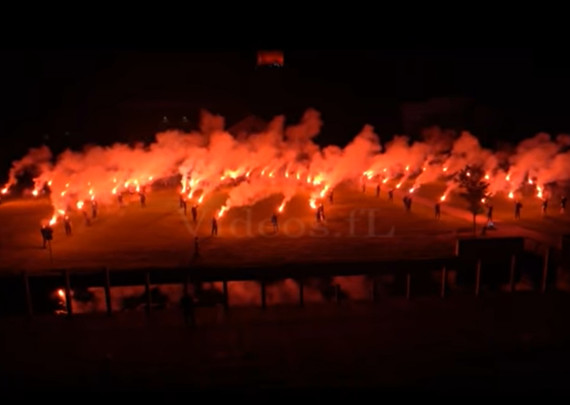 VfL Bochum-Fanszene feiert 700 Jahre Bochum mit Feuerwerk
