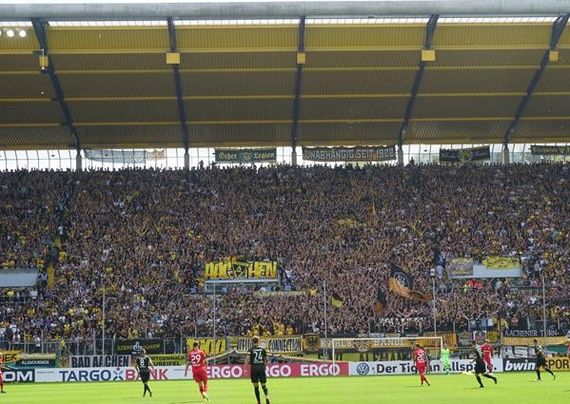 Heimat der Alemannia-Fans in Werner Fuchs Tribüne umbenannt