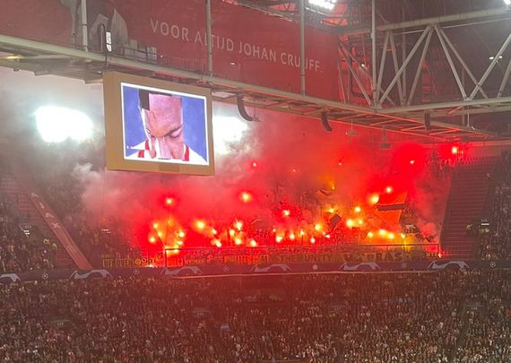Rückkehr der BVB-Ultras in Amsterdam mit Pyroshow